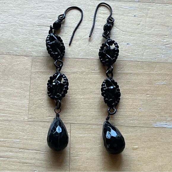 Black stones with tear drop style earrings holiday gifts for her - Picture 4 of 4